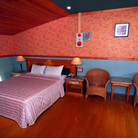 Paiwei Motel Tainan Extérieur photo