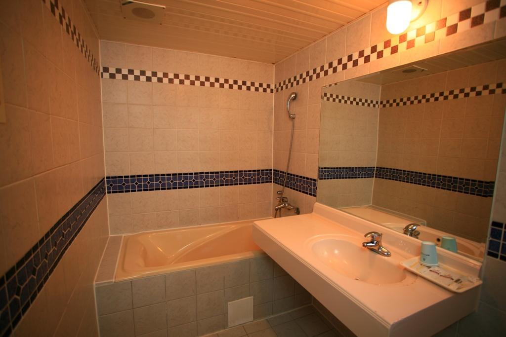 Paiwei Motel Tainan Extérieur photo