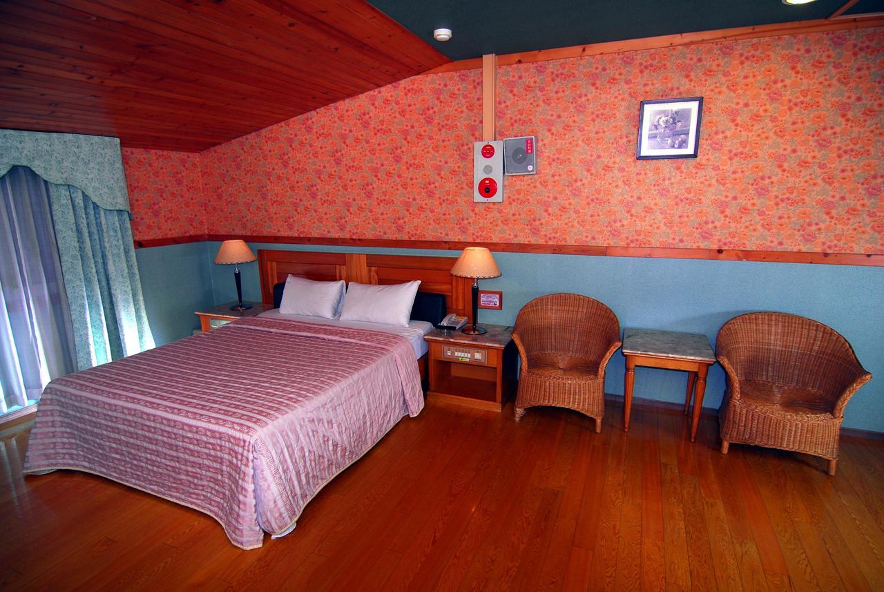 Paiwei Motel Tainan Extérieur photo